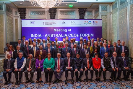 A large group including Prime Minister Albanese poses at the India-Australia CEOs Forum.