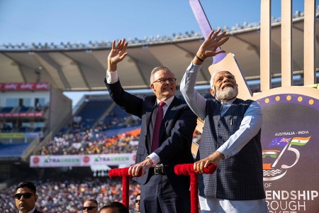 Prime Minister Albanese and Indian Prime Minister Modi waves to the crowd at the 4th Test cricket match between Australia and India.