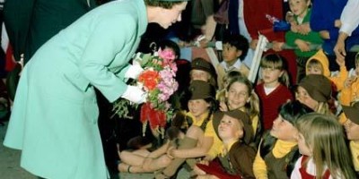 School children greet Her Majesty The Queen and Prime Minister Malcolm Fraser 