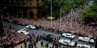 Crowds watch the Royal Family cavalcade at Martin Place, Sydney